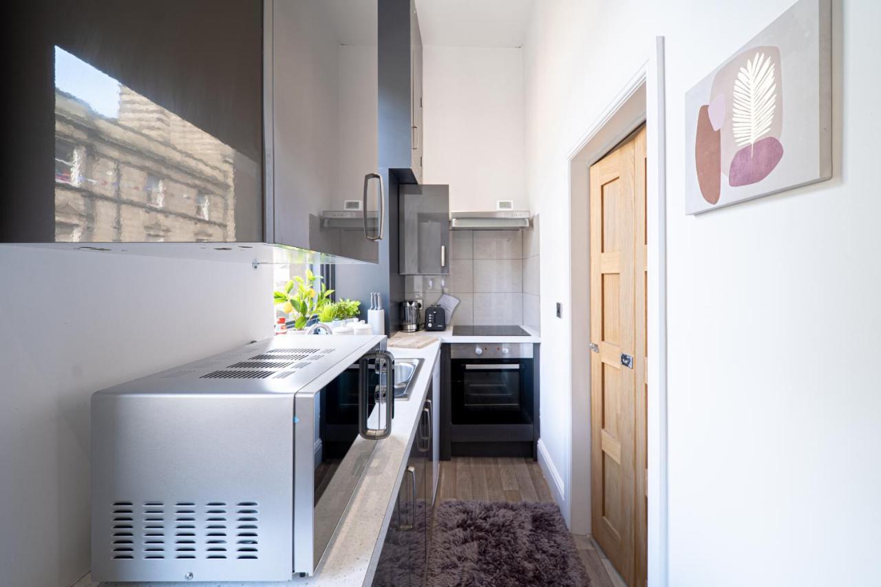 Cozy 1-Bedroom Apartment In The Heart Of Barnsley Town Centre Экстерьер фото