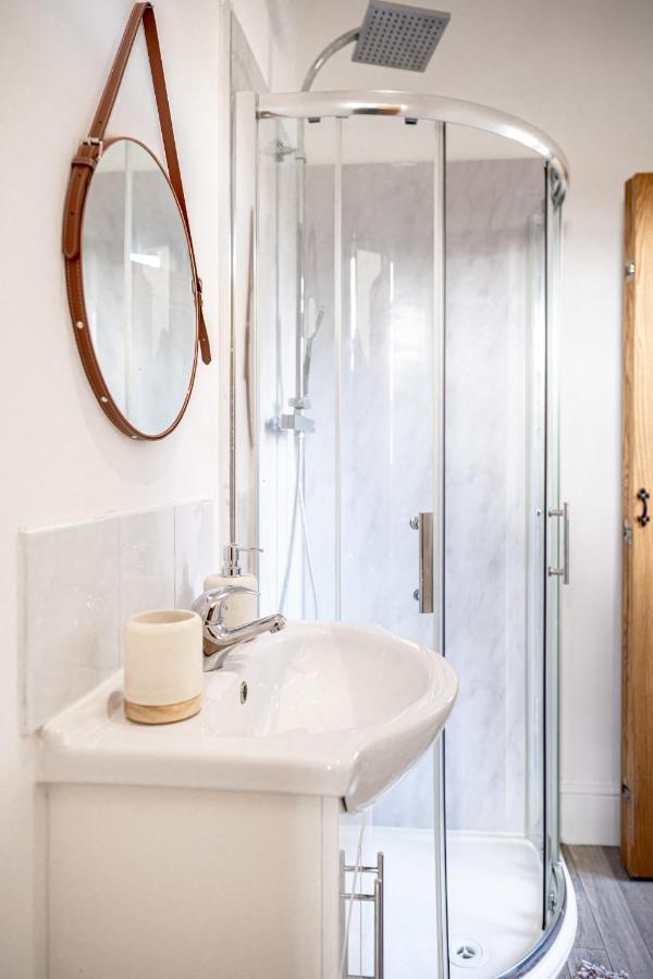 Cozy 1-Bedroom Apartment In The Heart Of Barnsley Town Centre Экстерьер фото