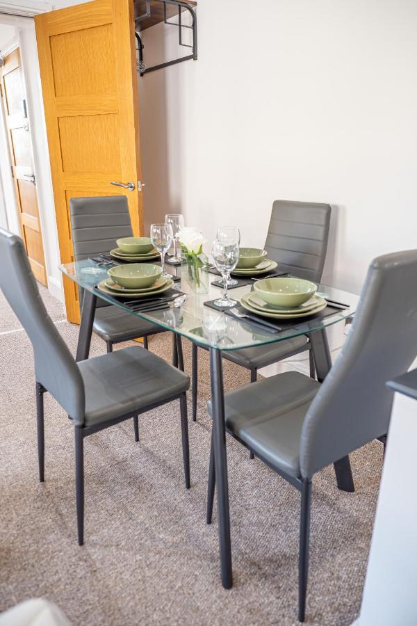 Cozy 1-Bedroom Apartment In The Heart Of Barnsley Town Centre Экстерьер фото