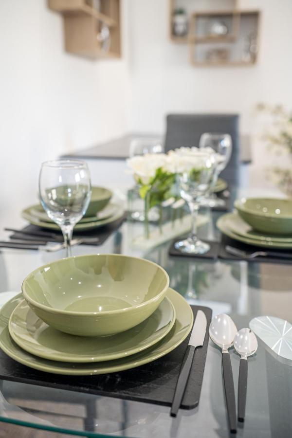 Cozy 1-Bedroom Apartment In The Heart Of Barnsley Town Centre Экстерьер фото
