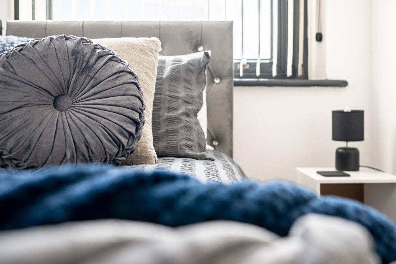 Cozy 1-Bedroom Apartment In The Heart Of Barnsley Town Centre Экстерьер фото