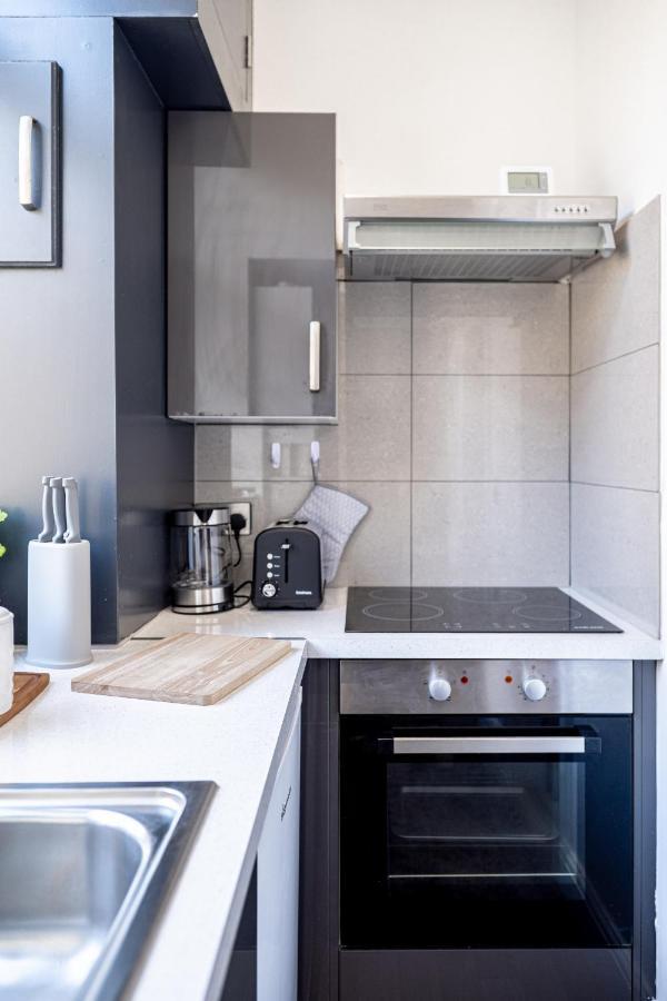 Cozy 1-Bedroom Apartment In The Heart Of Barnsley Town Centre Экстерьер фото