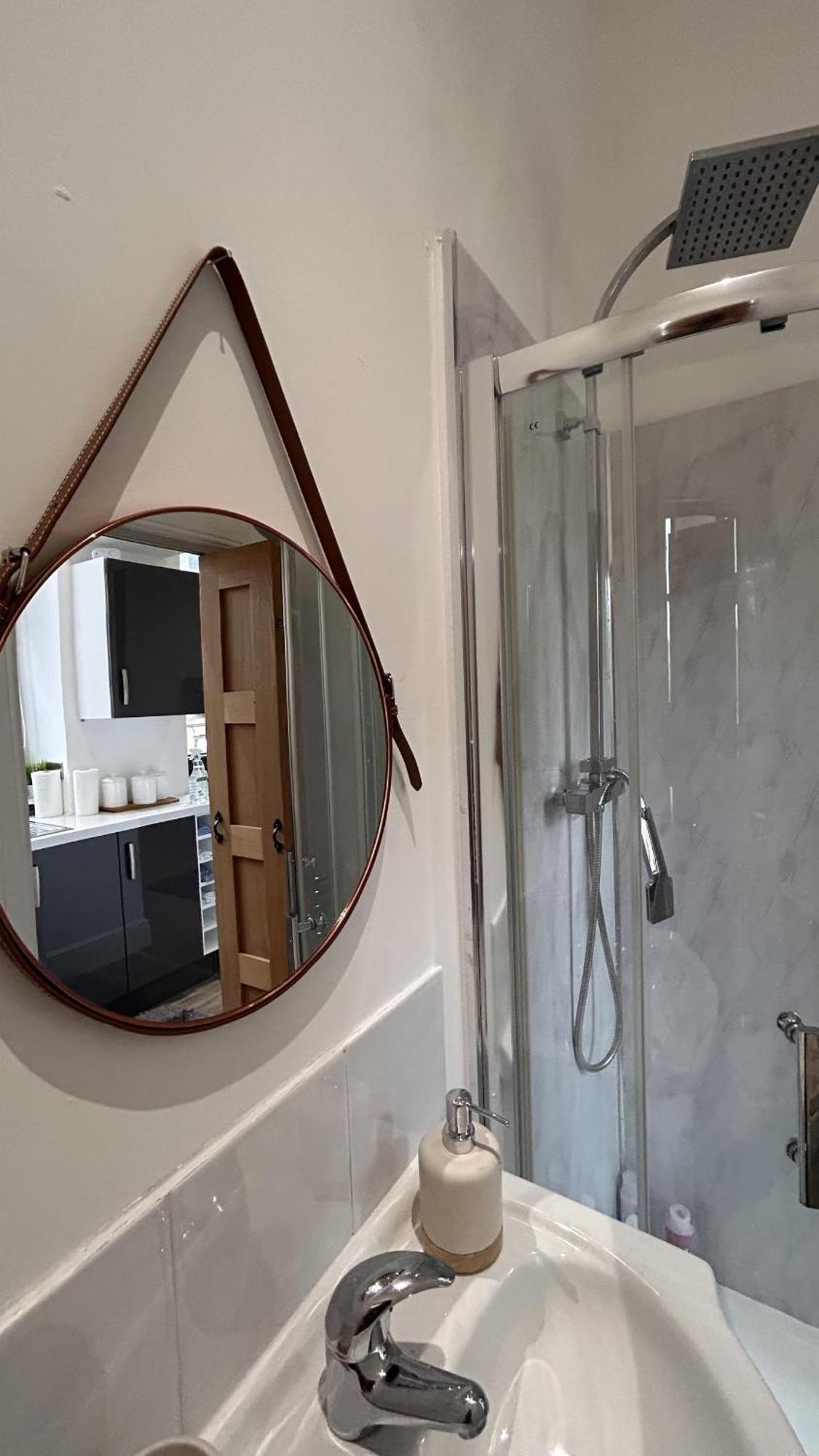 Cozy 1-Bedroom Apartment In The Heart Of Barnsley Town Centre Экстерьер фото