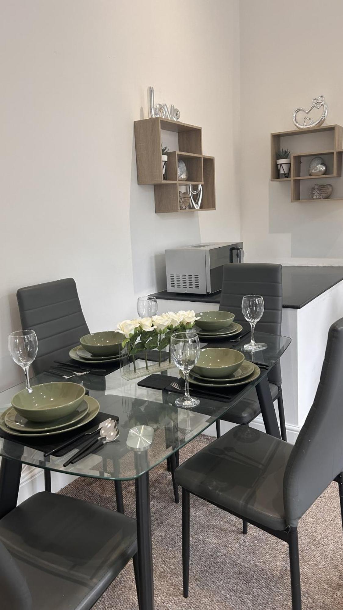 Cozy 1-Bedroom Apartment In The Heart Of Barnsley Town Centre Экстерьер фото