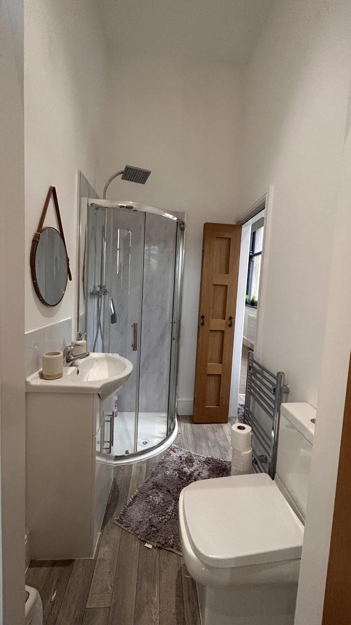 Cozy 1-Bedroom Apartment In The Heart Of Barnsley Town Centre Экстерьер фото
