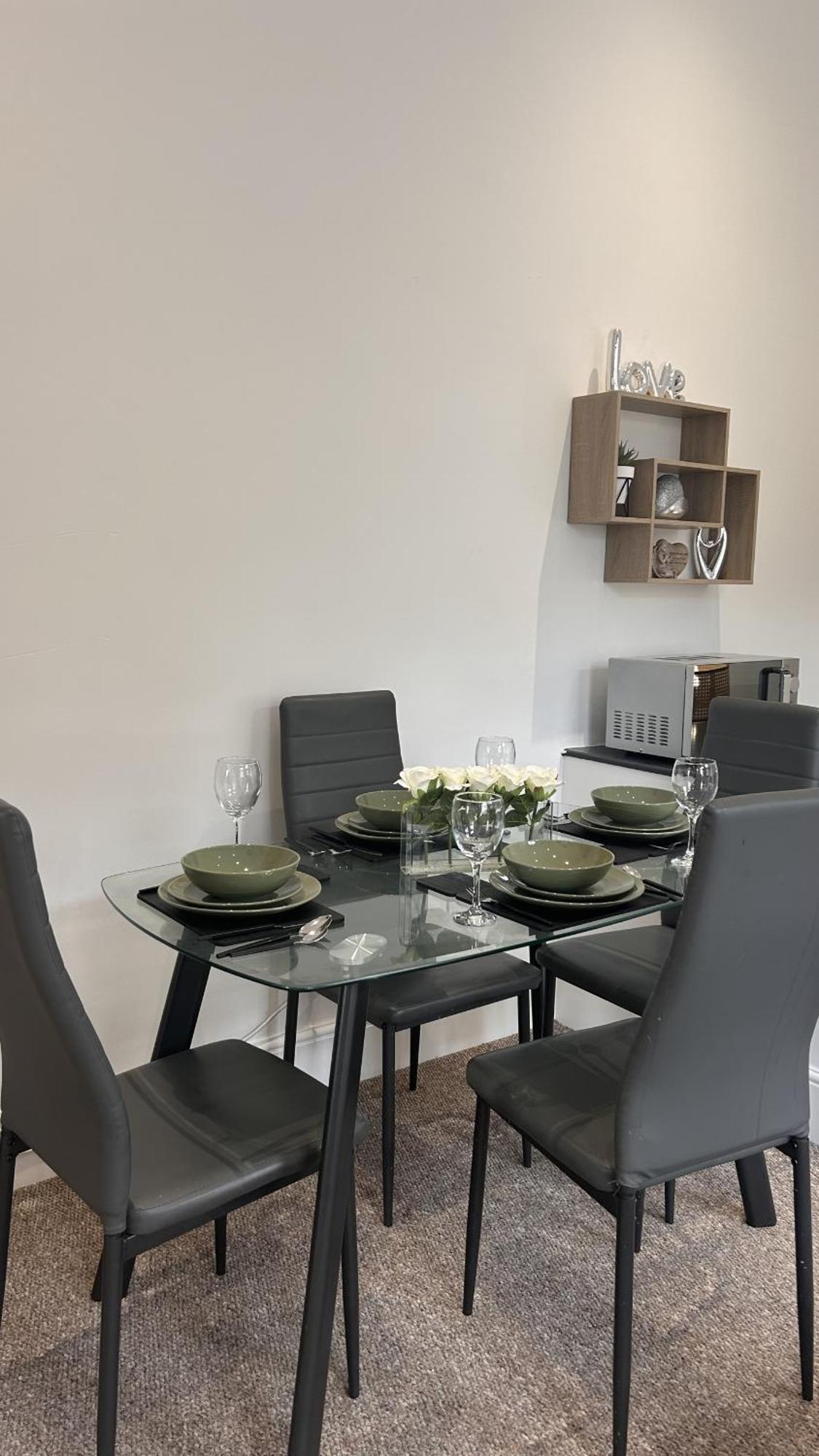 Cozy 1-Bedroom Apartment In The Heart Of Barnsley Town Centre Экстерьер фото