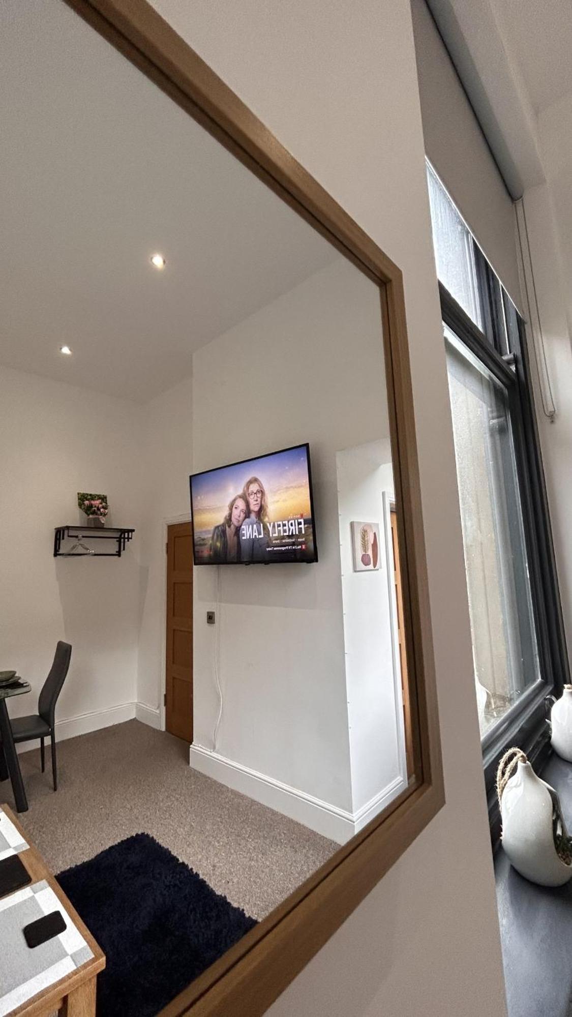 Cozy 1-Bedroom Apartment In The Heart Of Barnsley Town Centre Экстерьер фото